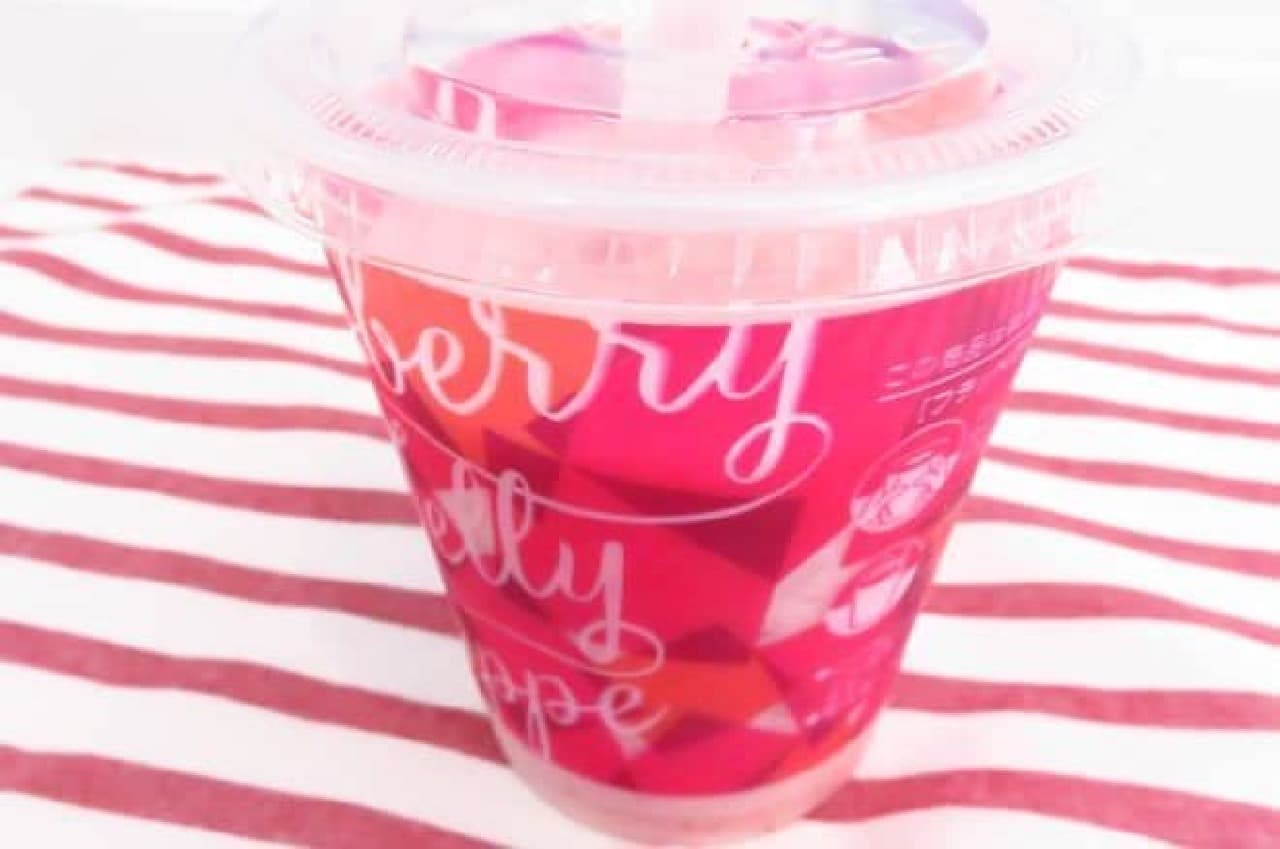 FamilyMart "Strawberry & Jelly Frappe"