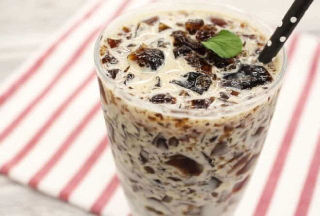 "Coffee jelly drink" made from gelatin
