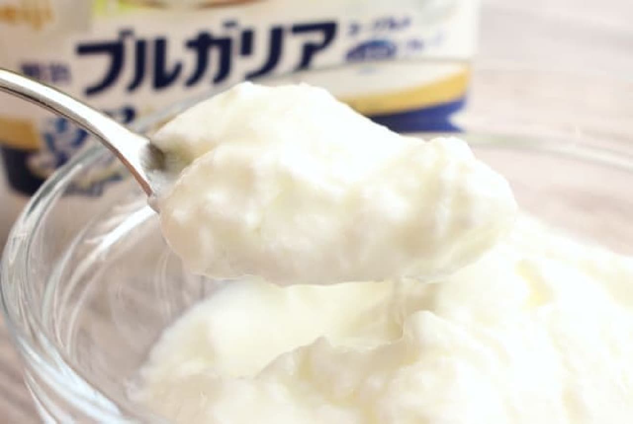 Eat and compare 4 types of "Bulgaria yogurt"