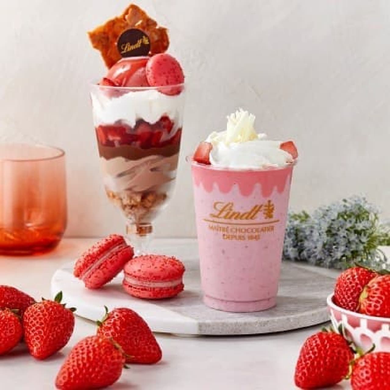 "Lindt Strawberry White Chocolate Ice Drink" "Lindt Strawberry Chocolat Parfait"