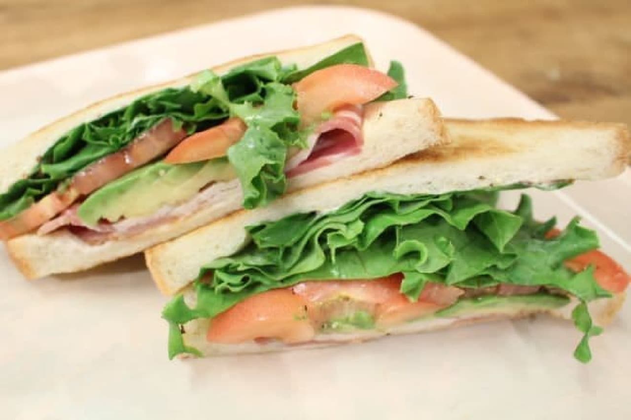 Hillside Pantry Daikanyama "Bacon, lettuce, tomato and avocado sandwich"