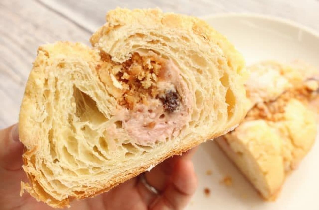 Seijo Ishii "Berry Raw Premium Cheesecake Croissant"