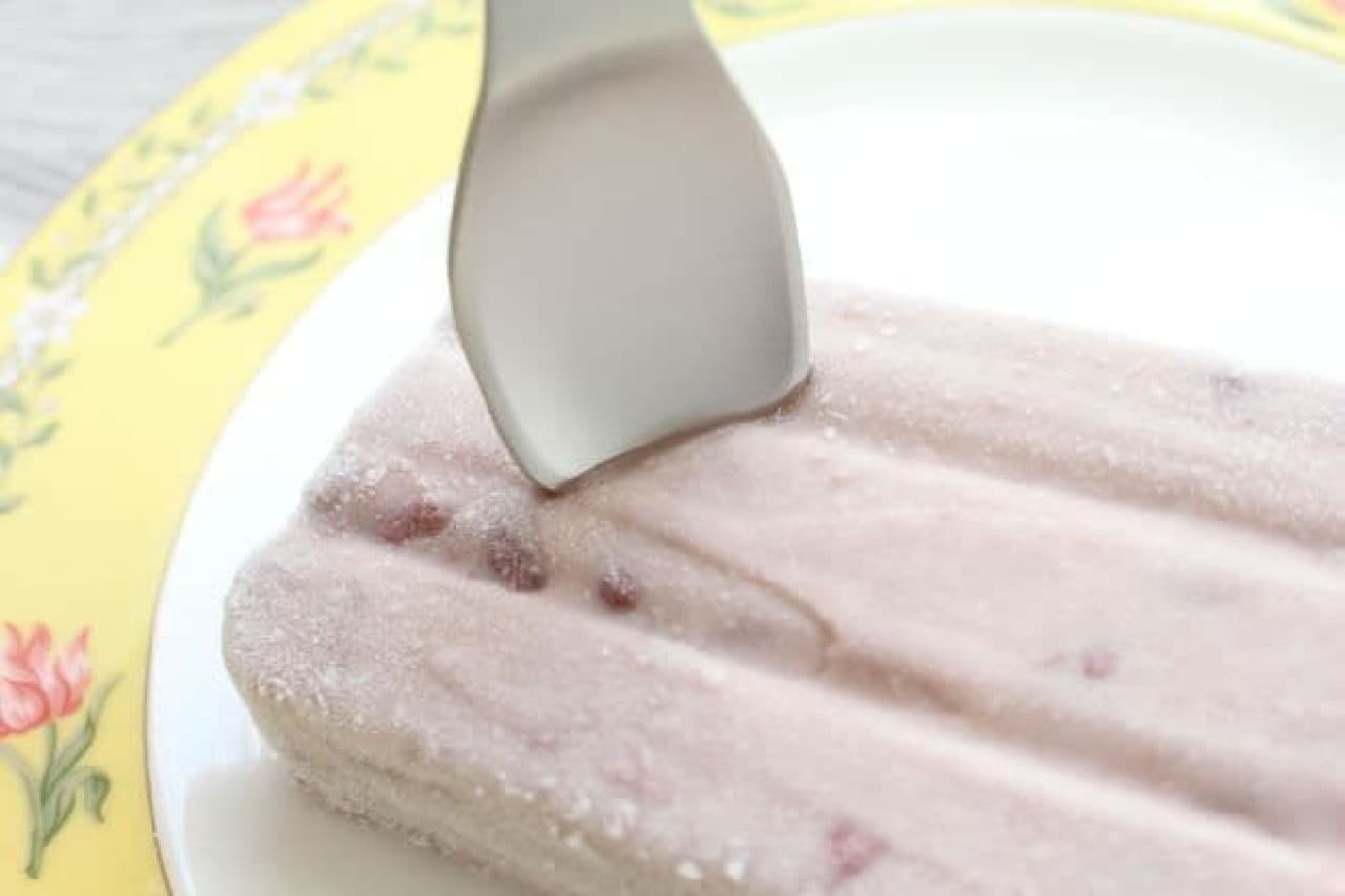 NITORI's "Melt and Scoop Aluminum Ice Cream Spoon" melts ice cream with the heat conduction of aluminum.