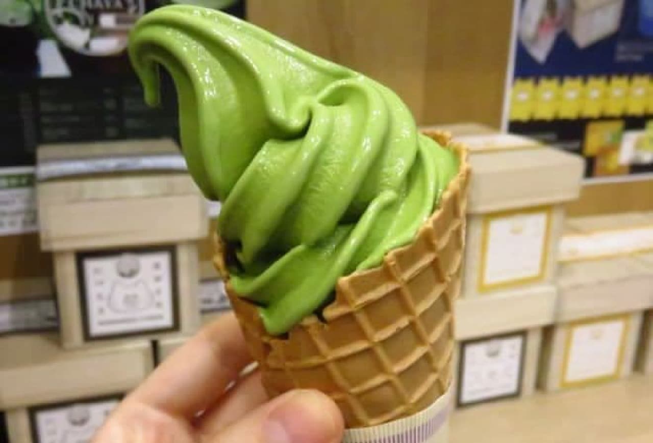 Matcha soft serve ice cream at Kii Chaya Shinjuku