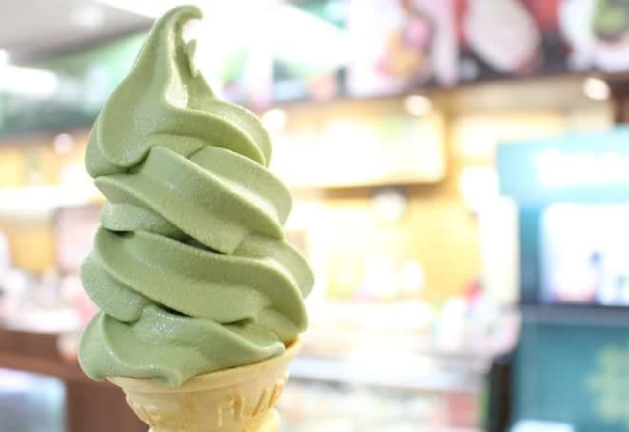 京都嵐山 豆とろう 新宿店の抹茶ソフトクリーム