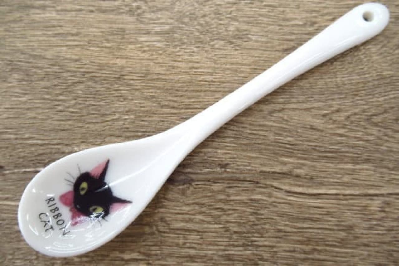 Image of black cat spoon