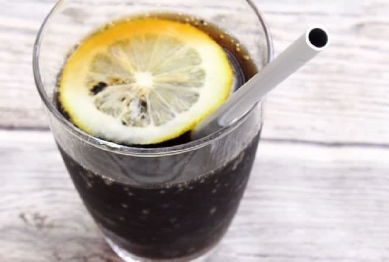 "Aluminum Cool Straw" that makes cold drinks feel even colder
