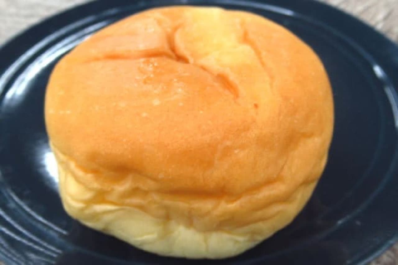 Hattendo's "Cream bread with whole marron"