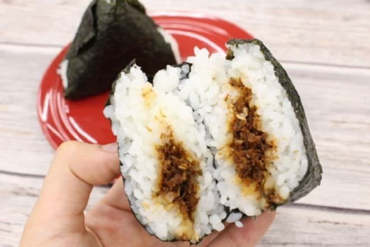 Onigiri heated with the "Morian Heat Pack Heating Set" that can be heated without fire.