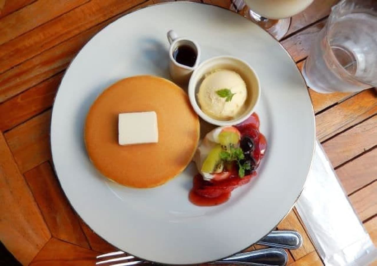 横浜チルルコーヒーの「銅板パンケーキ」
