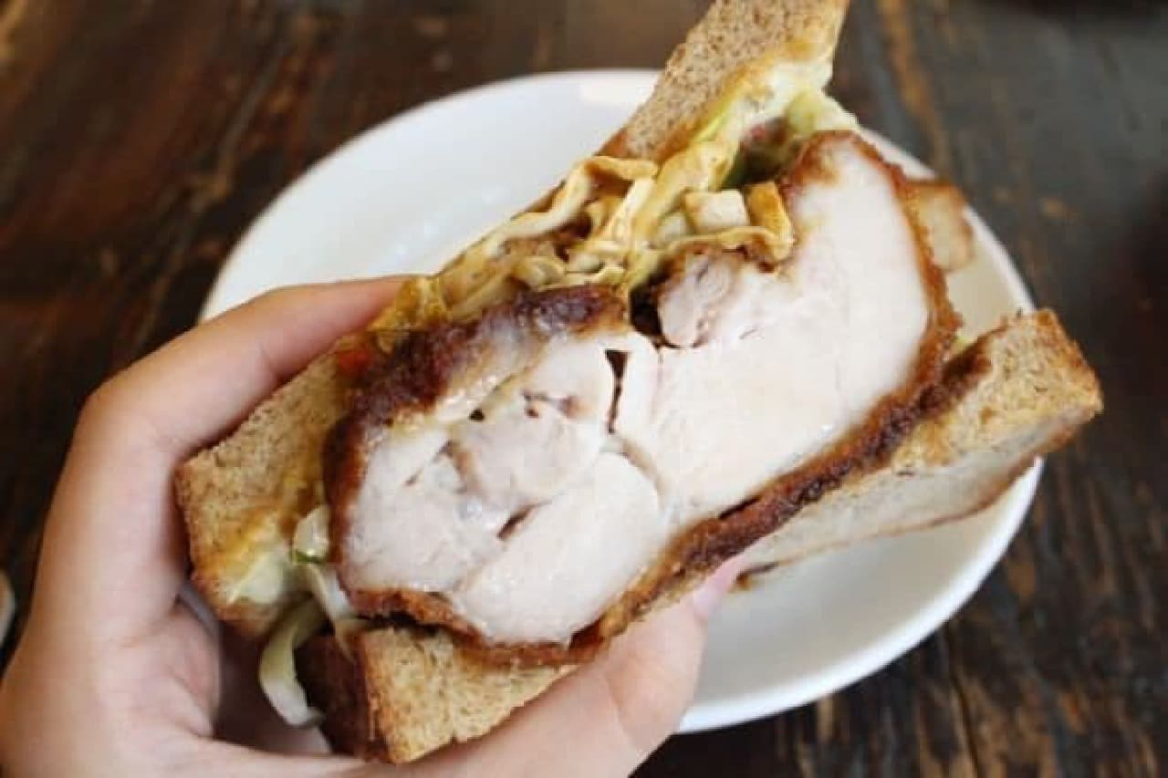 "Chicken cutlet sandwich" of nemo bakery & cafe