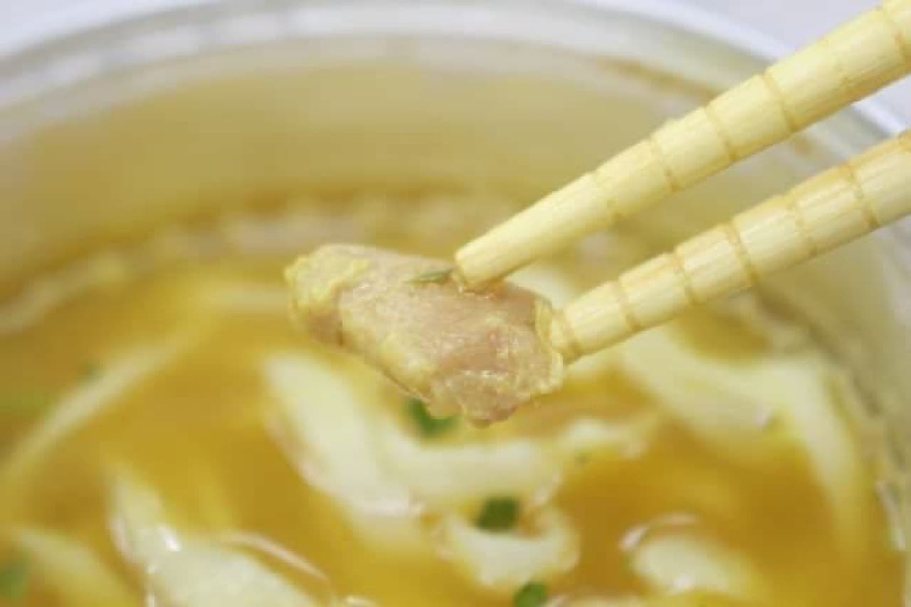 「IZAMESHI麺」シリーズの「和風だしが香る 鶏南蛮カレーうどん」