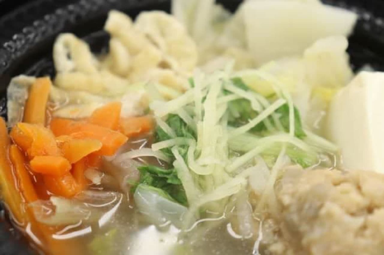 Lawson "Easy to cook from hot pot to 〆! Chicken meatball chicken stock ginger hot pot (rice porridge)"