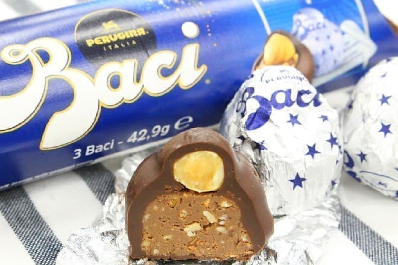 実食 チョコレート Baci バッチ キス を意味するイタリアの定番チョコ 中にはヘーゼルナッツと愛の言葉 えん食べ