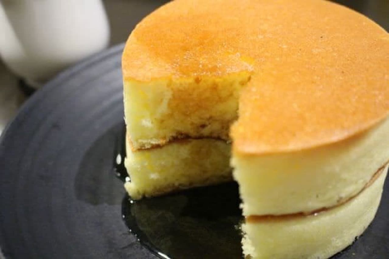 Thick pancakes from Ochanomizu "Mijinko, a home-roasted coffee"