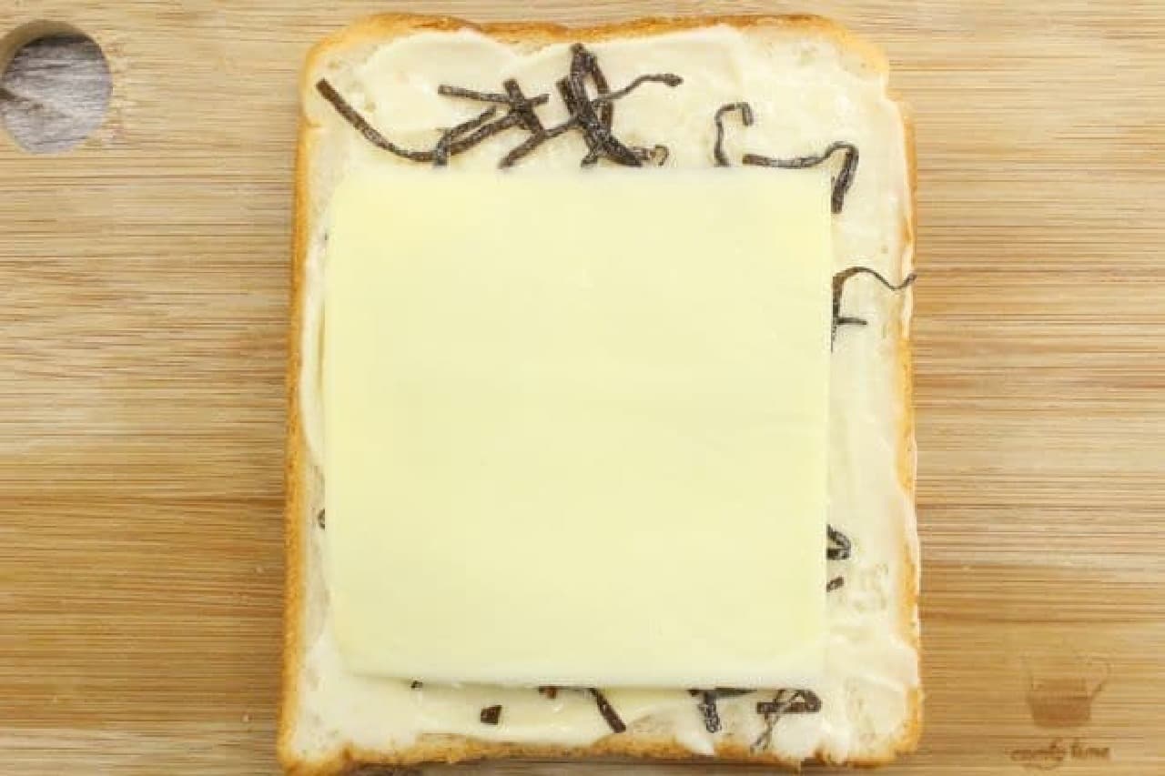 「塩こんぶマヨのチーズトースト」の作り方