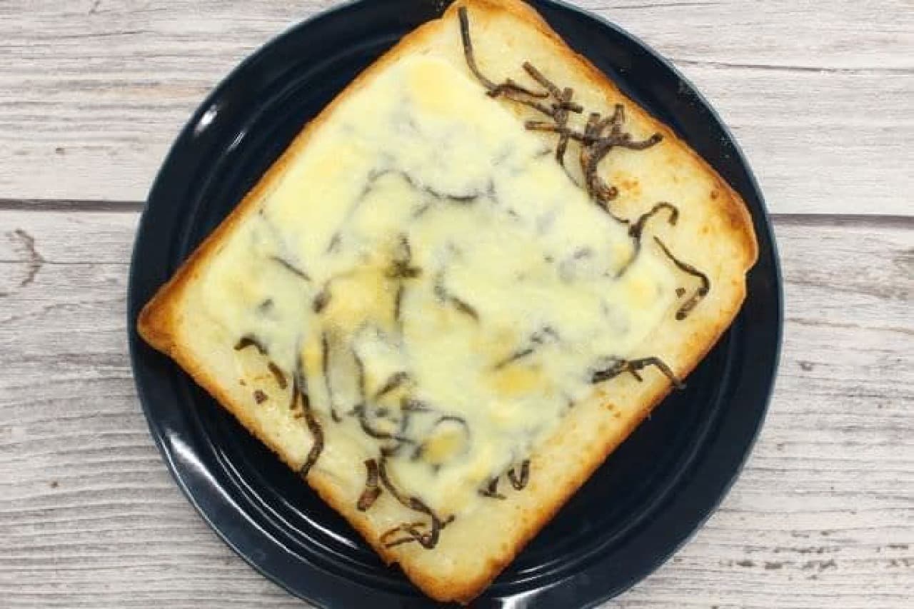 塩こんぶを使った「塩こんぶマヨのチーズトースト」