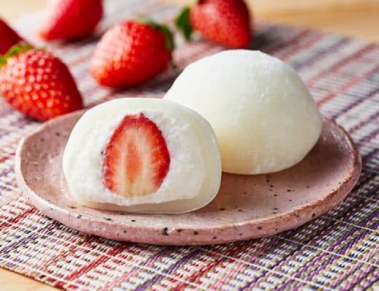 Lawson "Whole Strawberry Cream Daifuku"