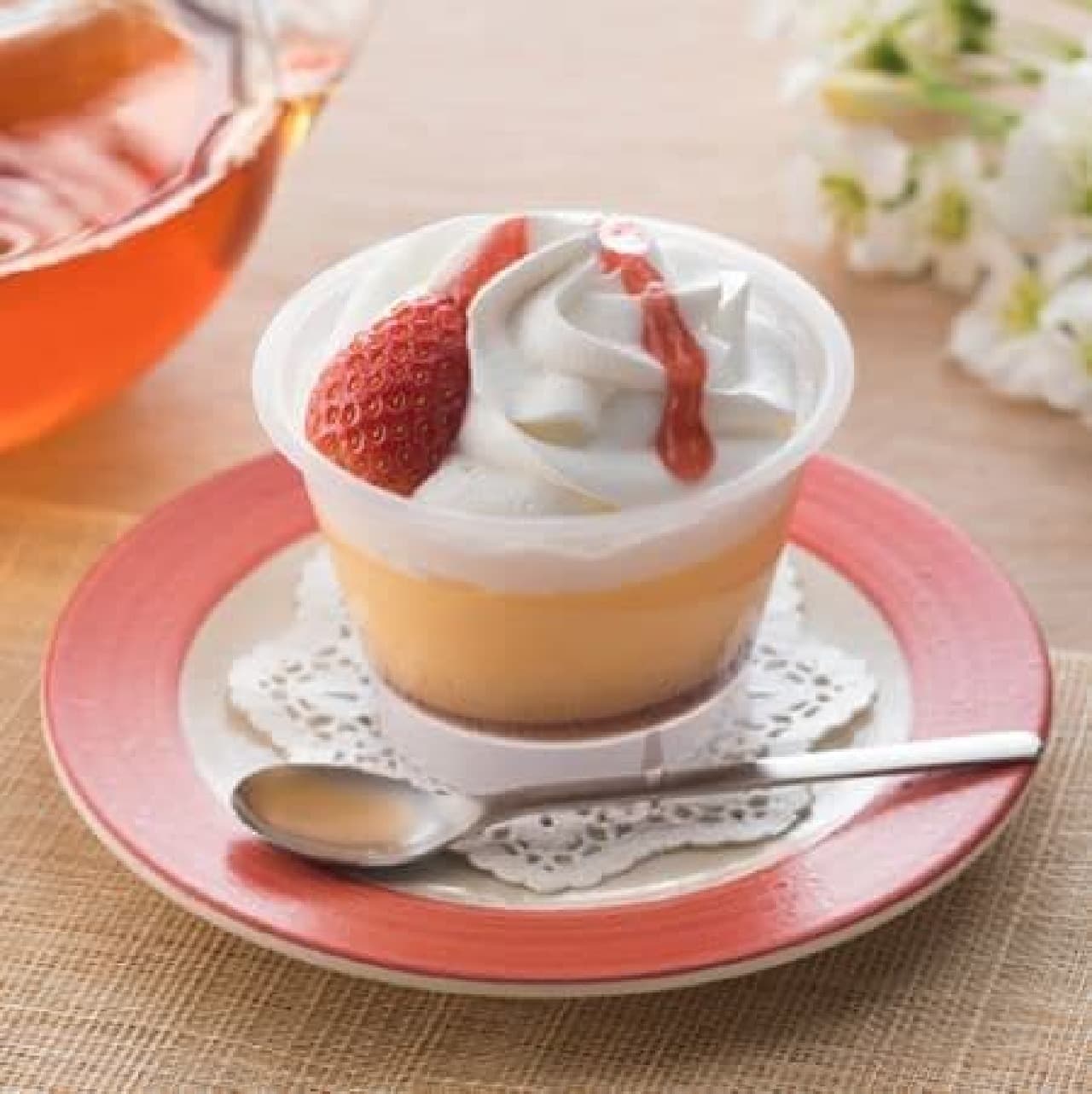 FamilyMart "Cream Kiln Out Pudding-Strawberry Place-"