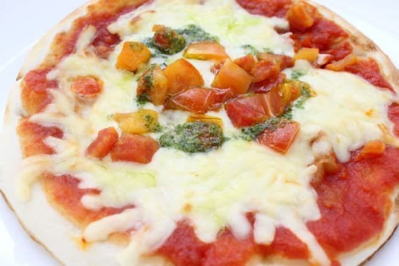セブン、ローソン、ファミマの「冷凍マルゲリータピザ」を食べ比べ