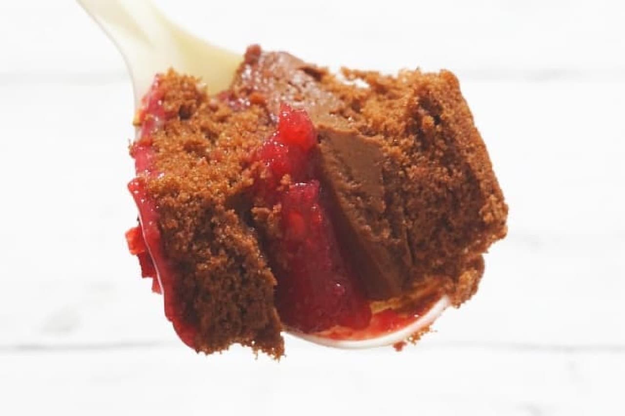 Lawson "Uchi Cafe x GODIVA Chocolate Cake Raspberry"