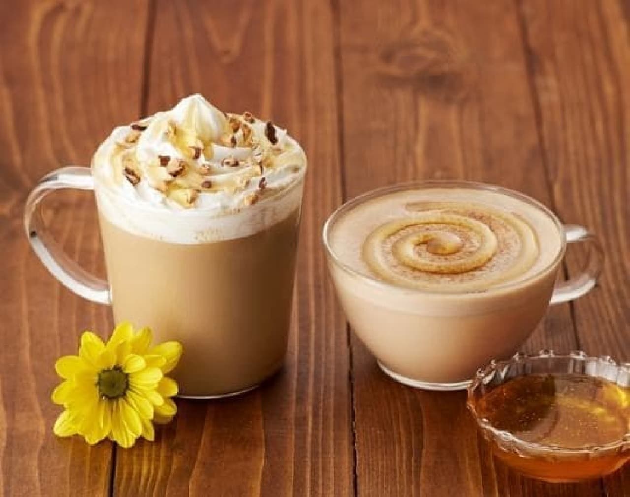 Tully's Coffee "Milky Honey Soilate" "& TEA Cambrick Ginger Royal Milk Tea"