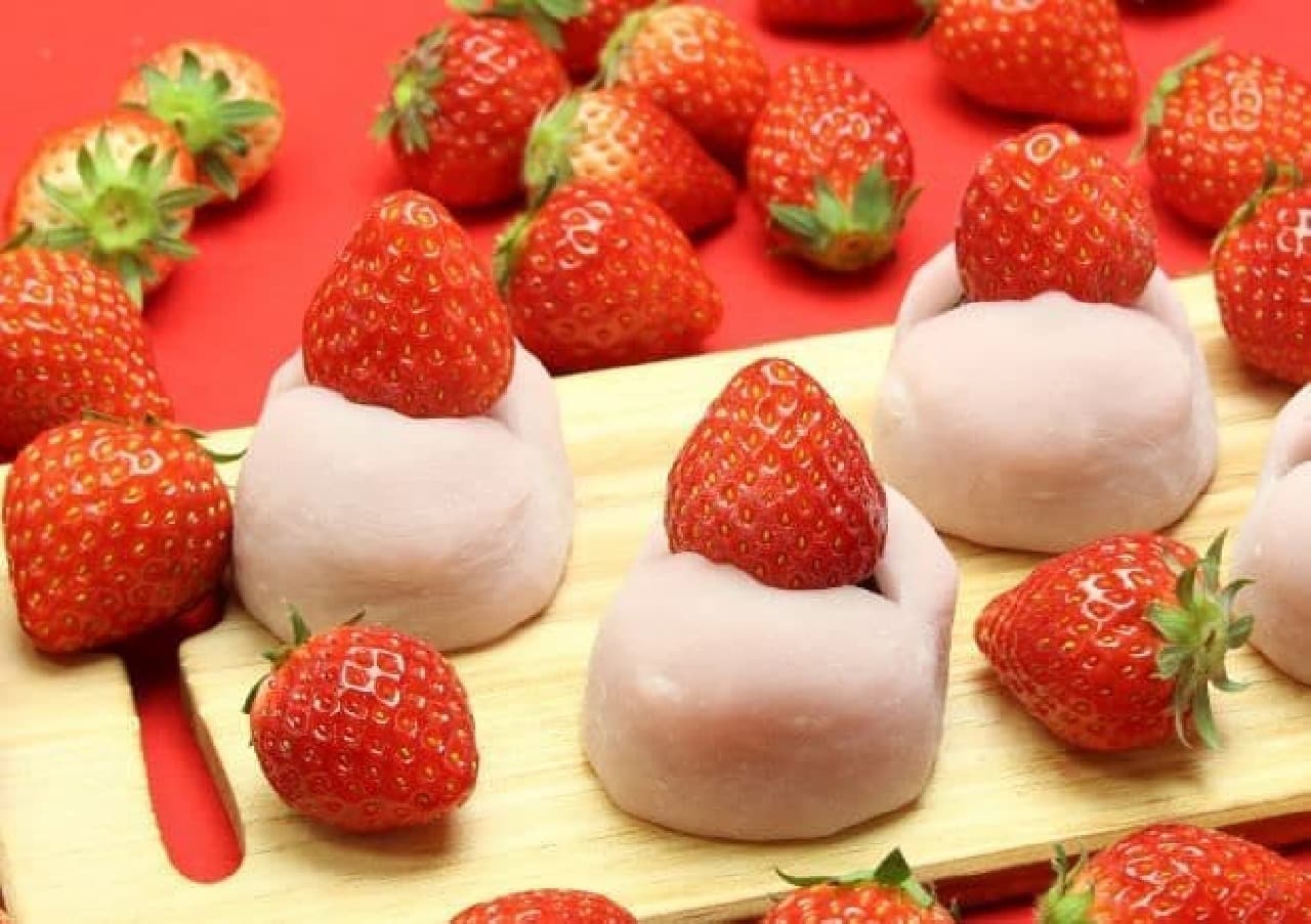 "All-you-can-eat strawberries" at Sweets Paradise