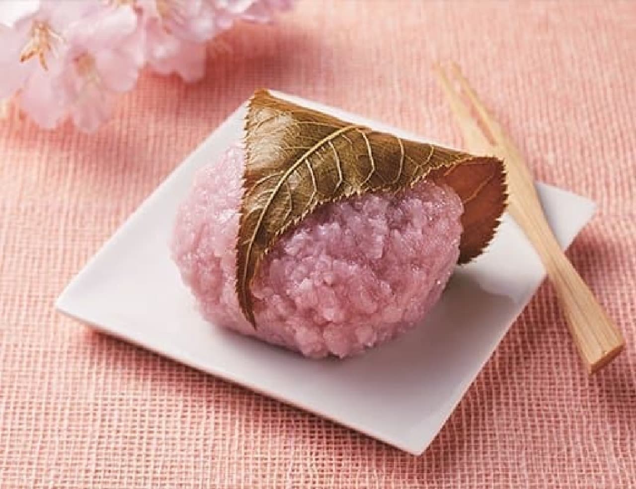 ローソン「桜餅（こしあん）」