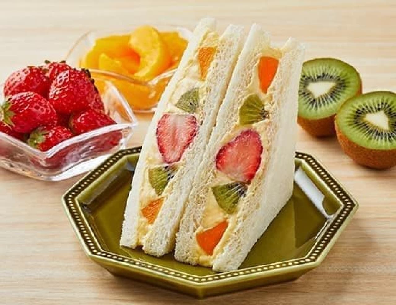 Lawson "Kasutado Mixed Fruit Sandwich Supervised by Hattendo"