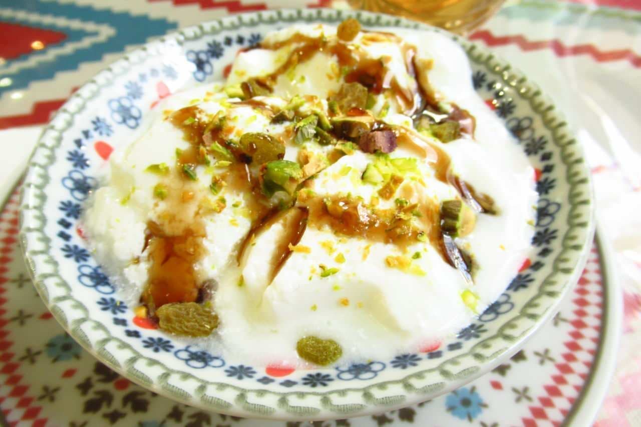 Urumqi food and tea yogurt