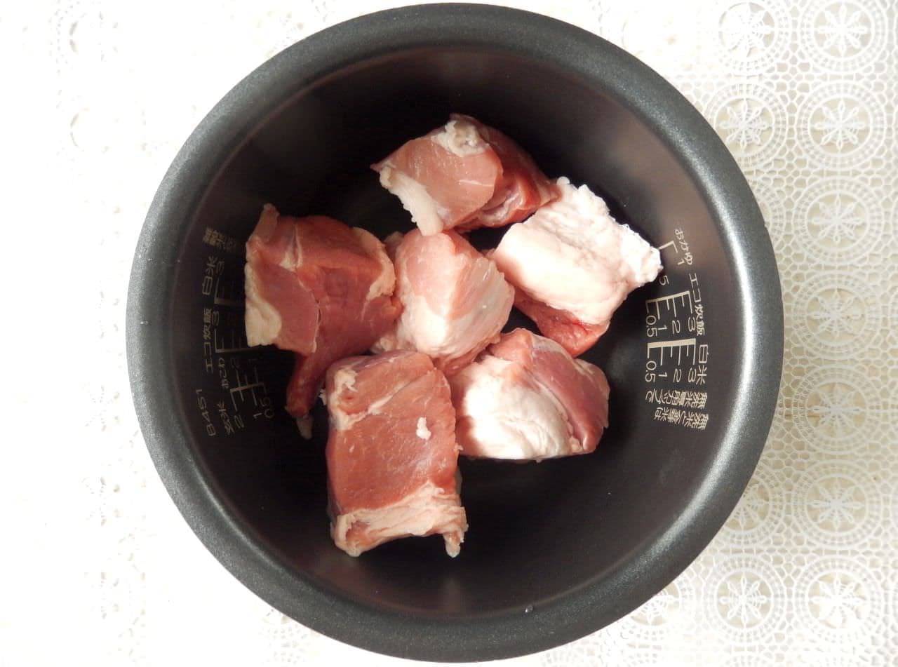 A simple recipe for "Kakuni pork" made with a rice cooker