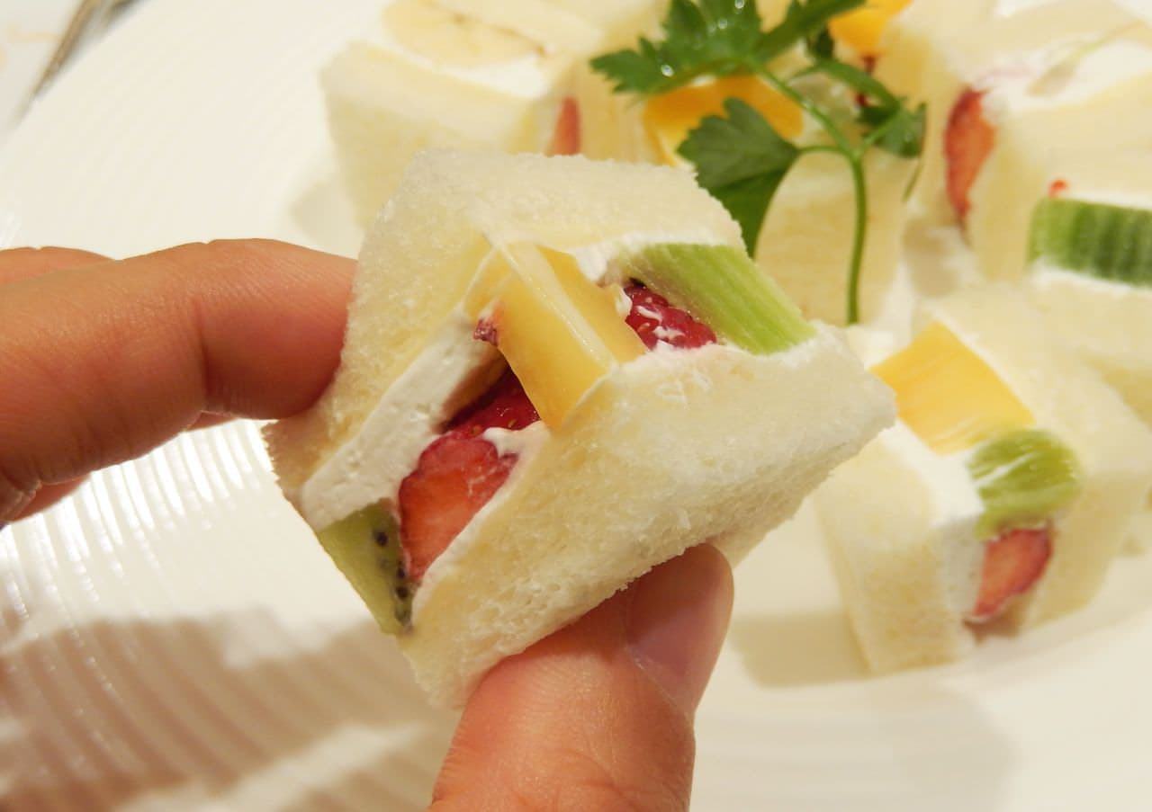 Takano Fruit Parlor "Fruit Sandwich"