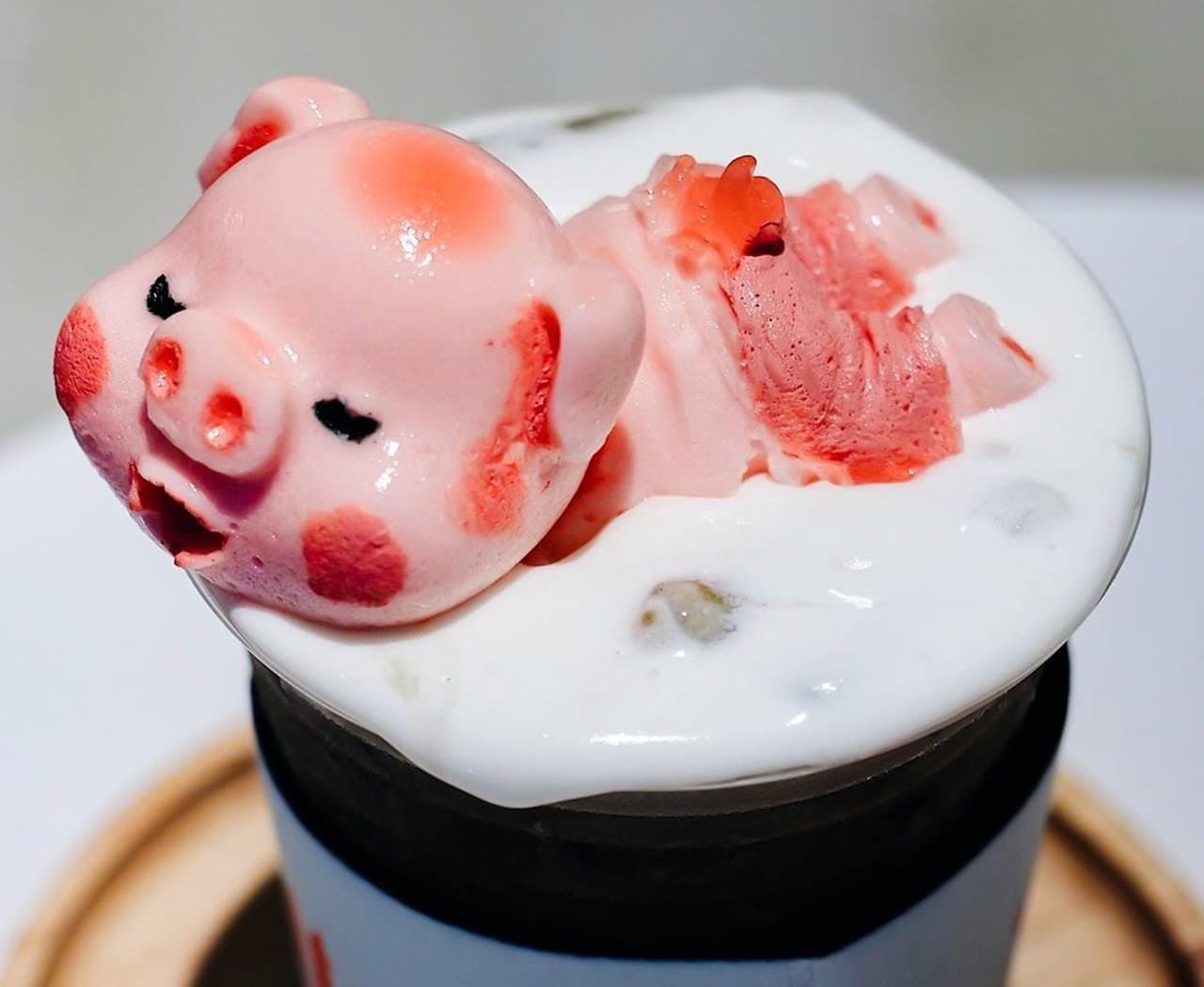 Tapioca milk tea with piglets on it