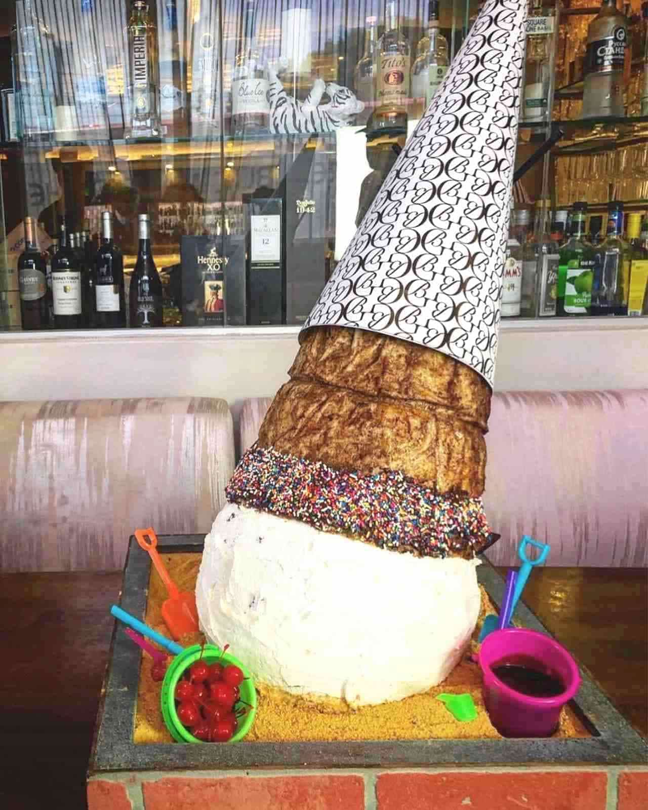 An ice cream dessert weighing 11 kg "I've dropped the ice cream"
