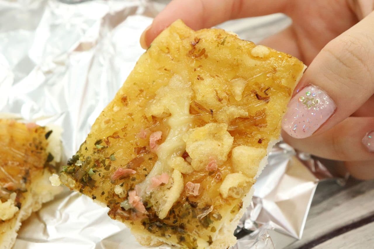Lawson "Devil's Bread (Okonomiyaki Flavor)"