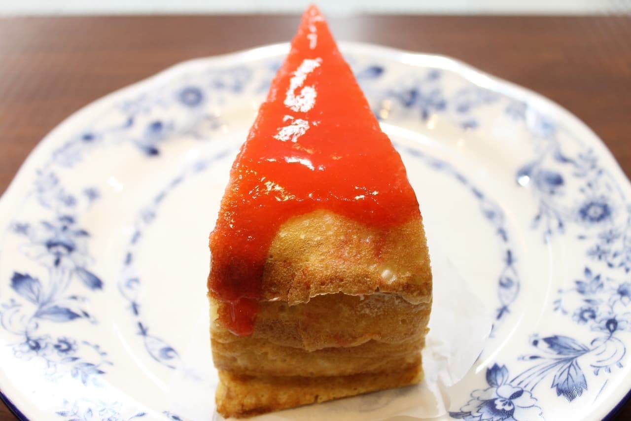 Doutor's "Strawberry and Raspberry Mille Crepes"