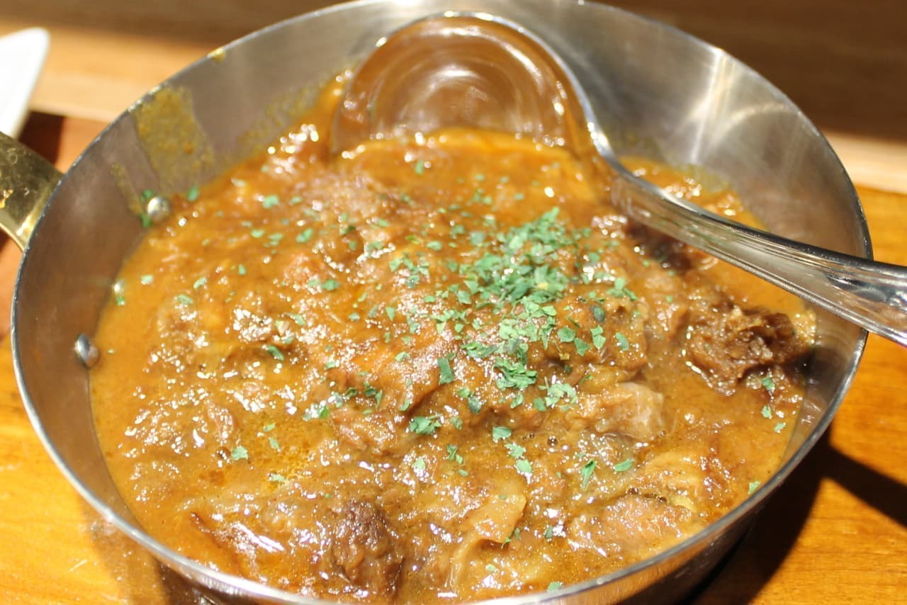 Steak shop pine "Beef curry stewed with beef tendon"