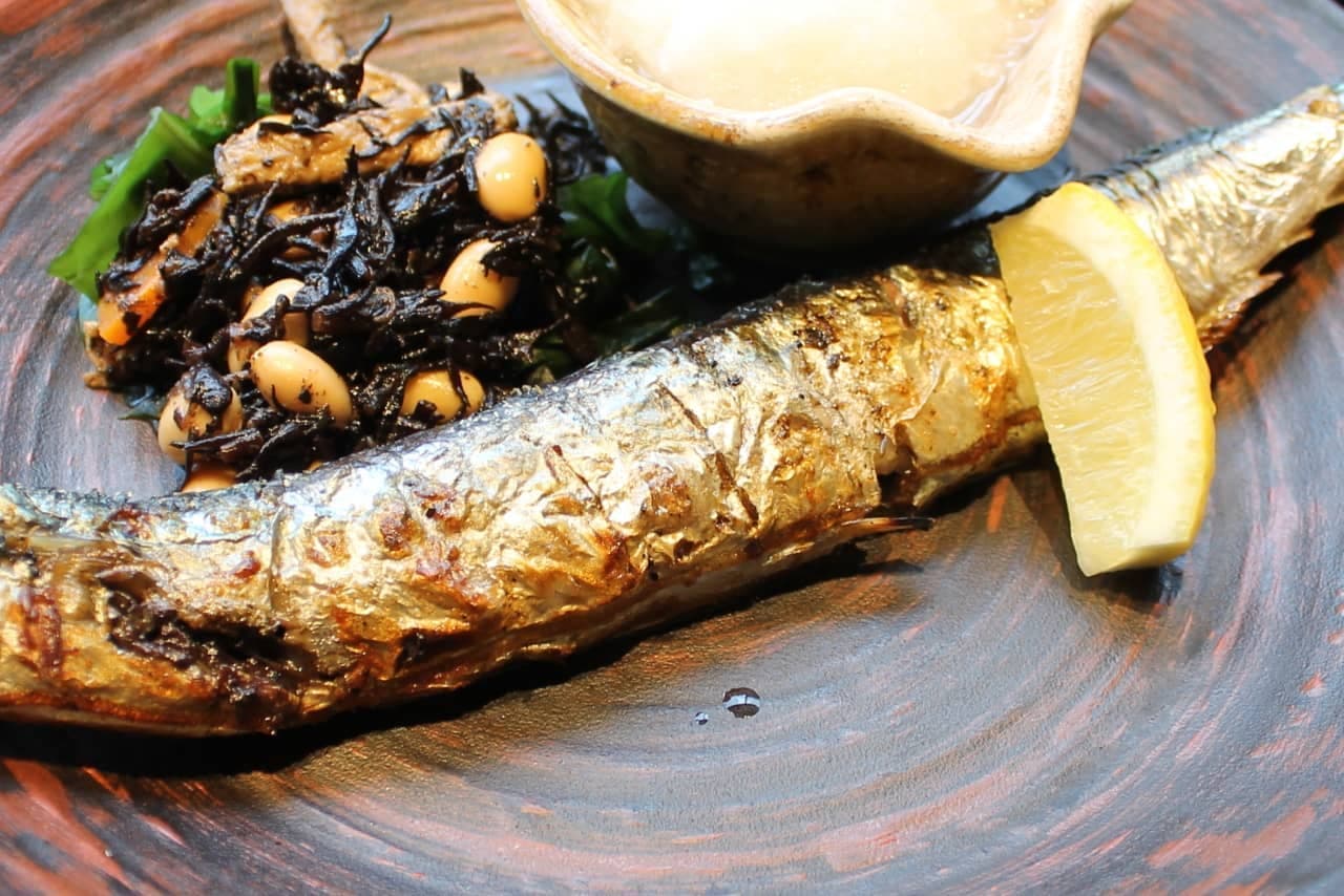 "Raw saury charcoal-grilled set meal" for a limited time at Ootoya