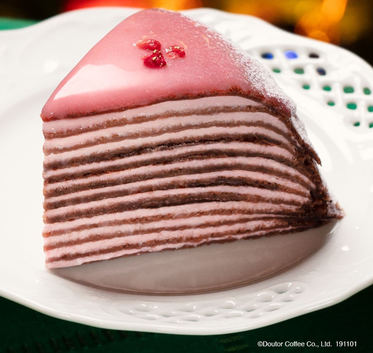 Limited quantity and limited time "Christmas Mille Crepes" in Doutor