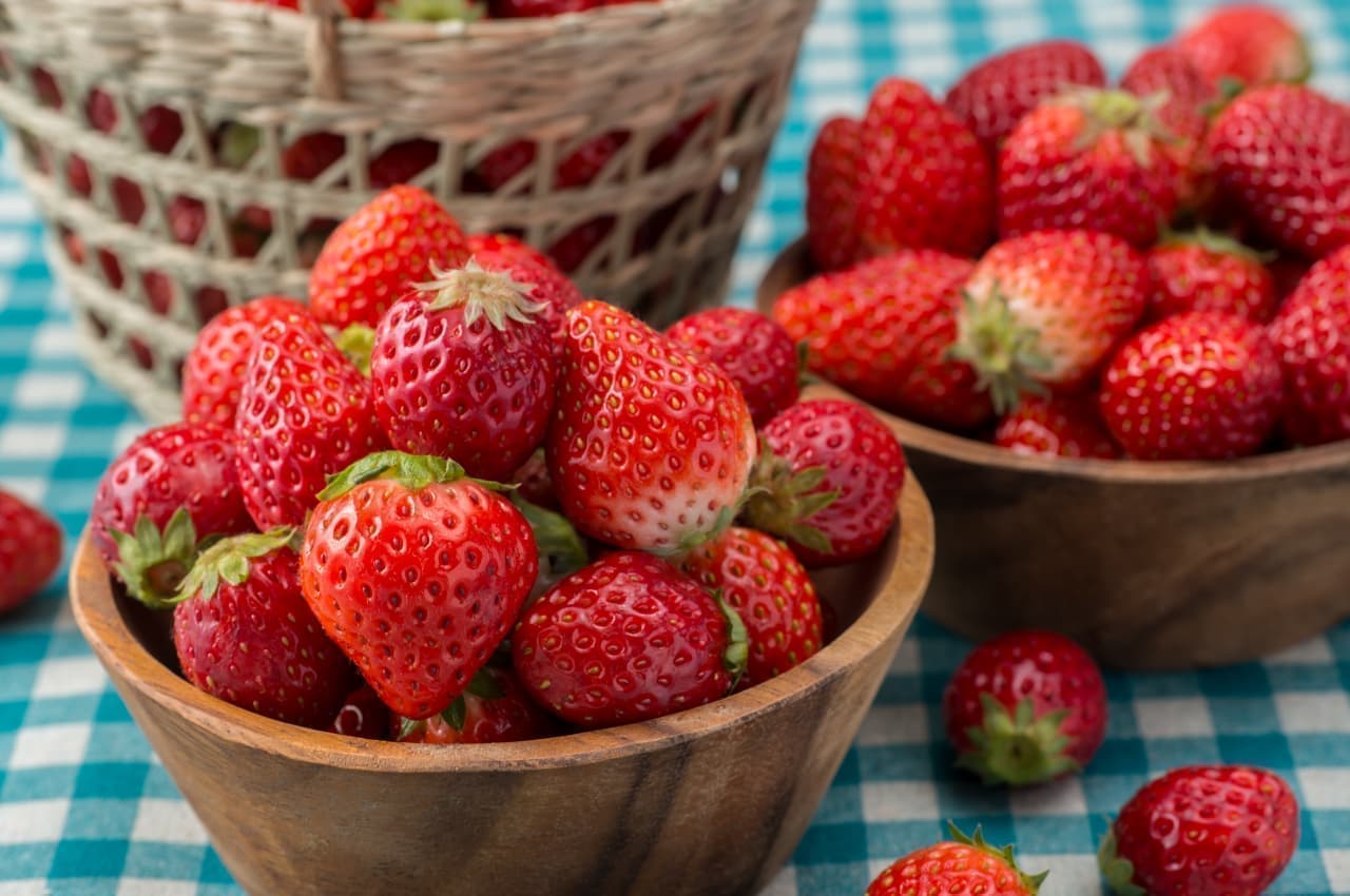 "All-you-can-eat domestic strawberries" at Suipara