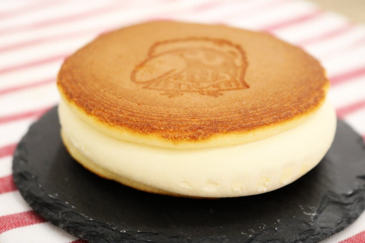 FamilyMart "Kyoro Chiki Senpai's Hotcake Sandwich Ice Cream"