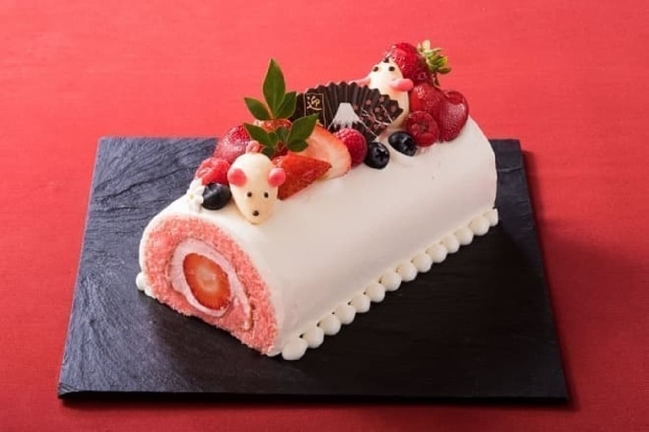 リーガロイヤルホテル東京のテイクアウトショップ「メリッサ」の「あけましておめでとうございマウス！紅白ロールケーキ」