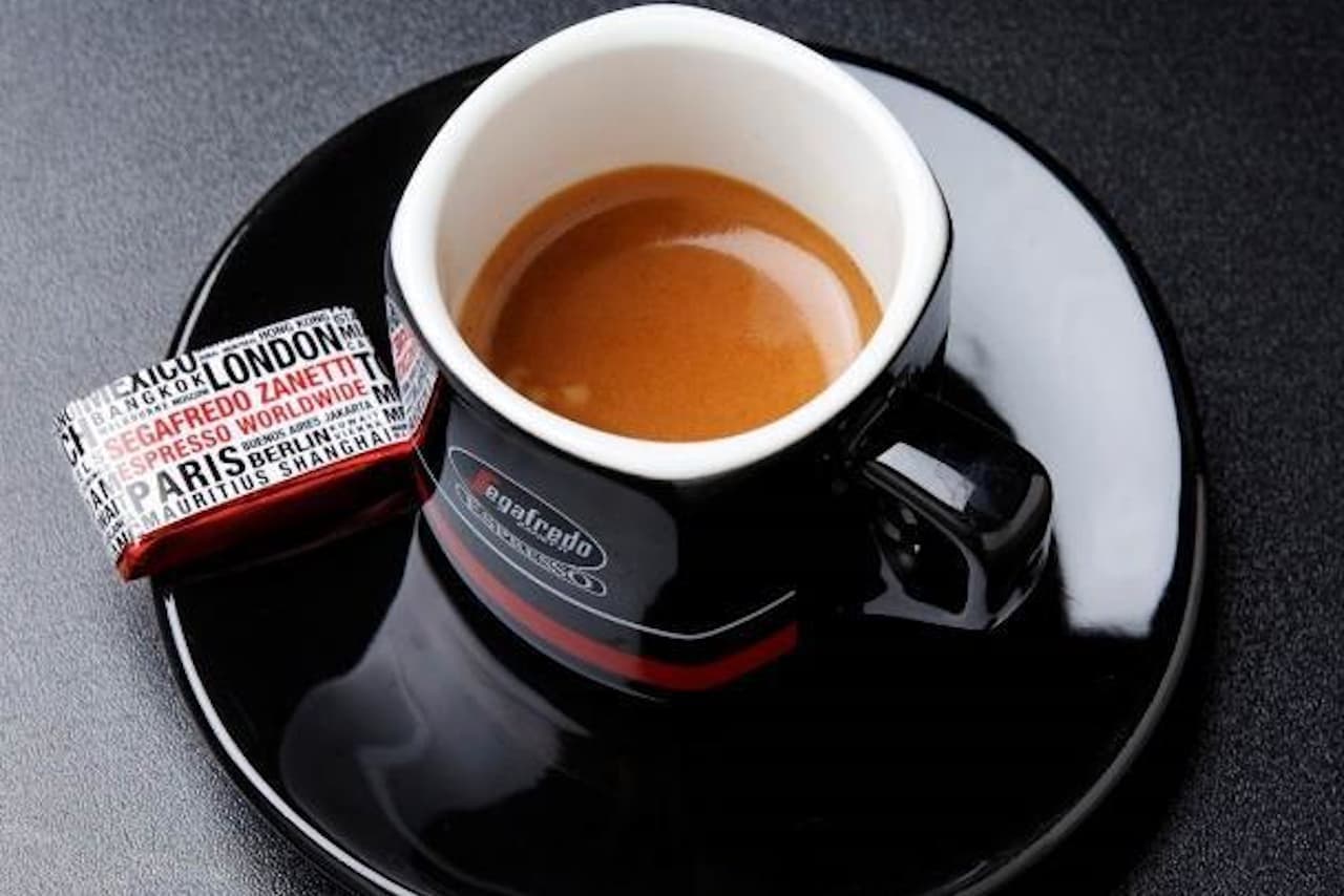 Segafredo espresso is 100 yen per cup