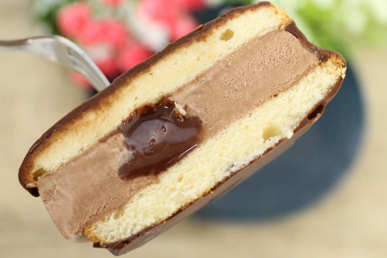 FamilyMart pre-sale "Lotte Choco Pie Ice Chocolate with a focus on Kuchidoke"