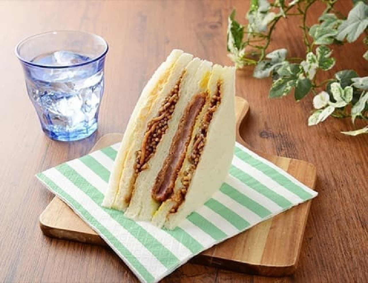 Lawson "Hamukatsu & Yakisoba Sandwich"
