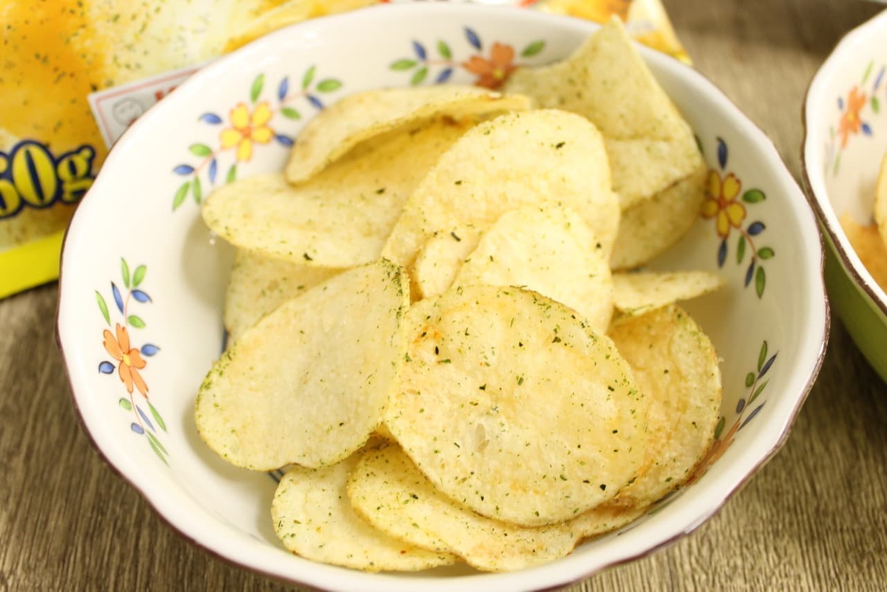 Nori salty potato chips that taste like seaweed without seaweed