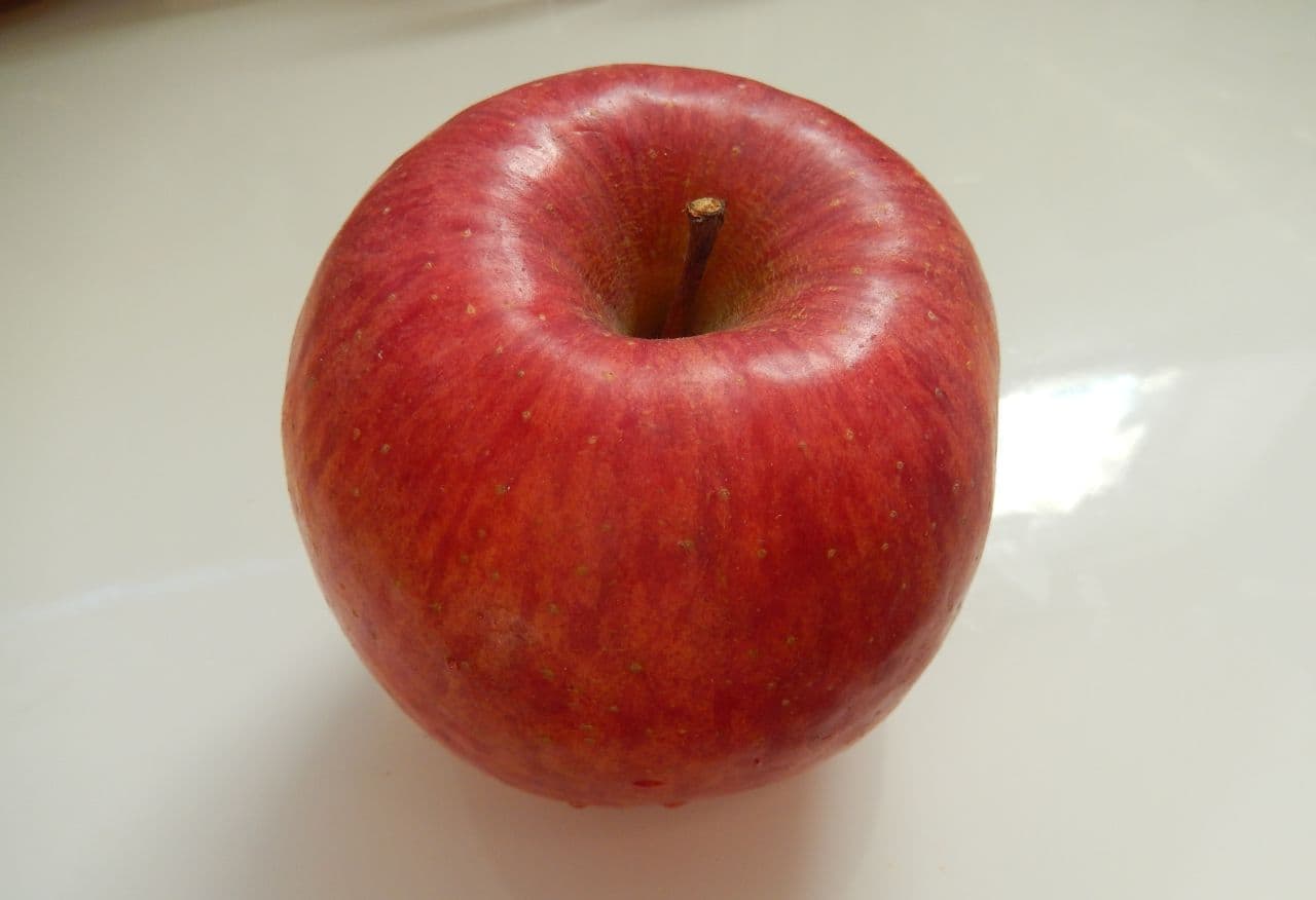 丸ごとりんごのアップルパイ