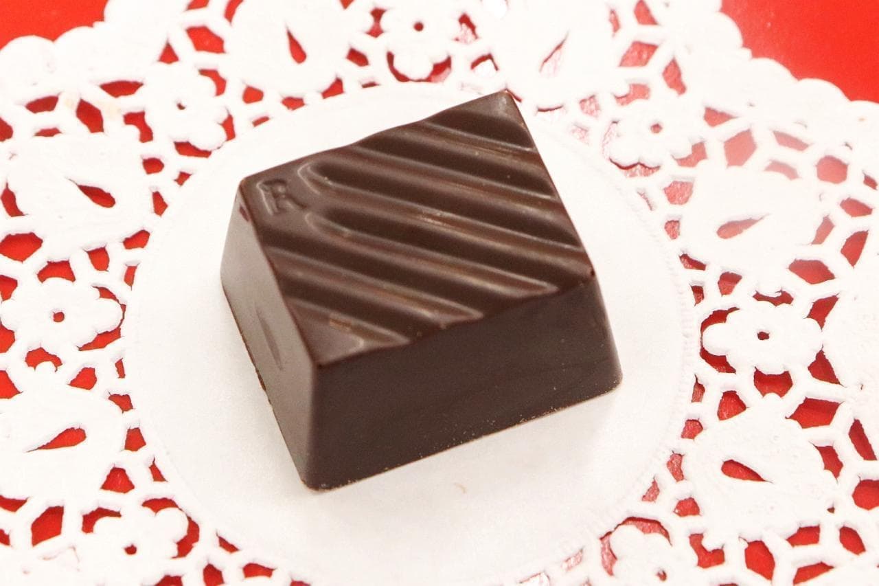 Royce's "Praline Chocolat [Sake Selection]"