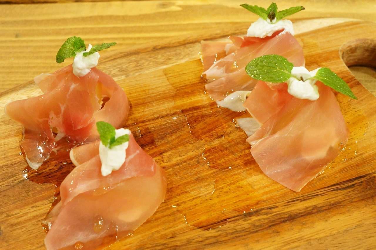 CCC Cheese Cheese Cafe "Prosciutto ham fruit to enjoy cheese"