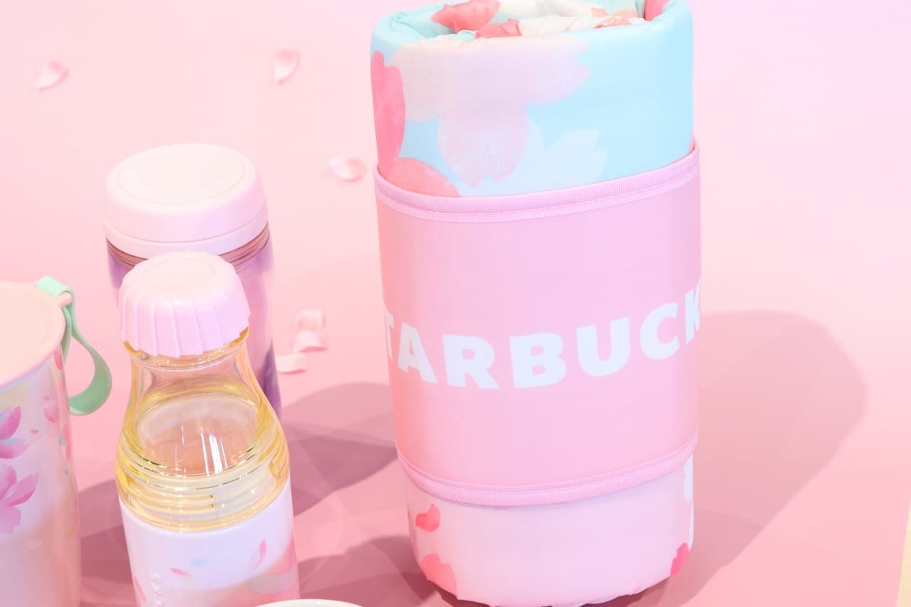 The first Starbucks Sakura goods